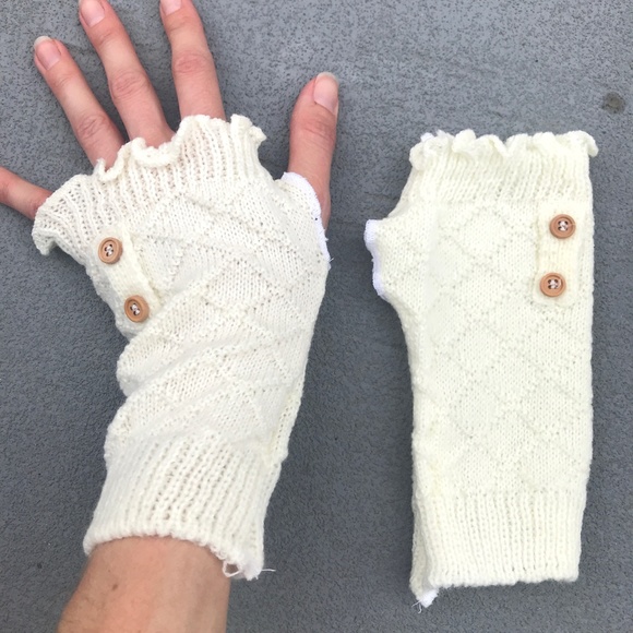 Cream White Cable Knit Gloves with Buttons Wrist Warmers Hand Cuffs - Picture 1 of 15